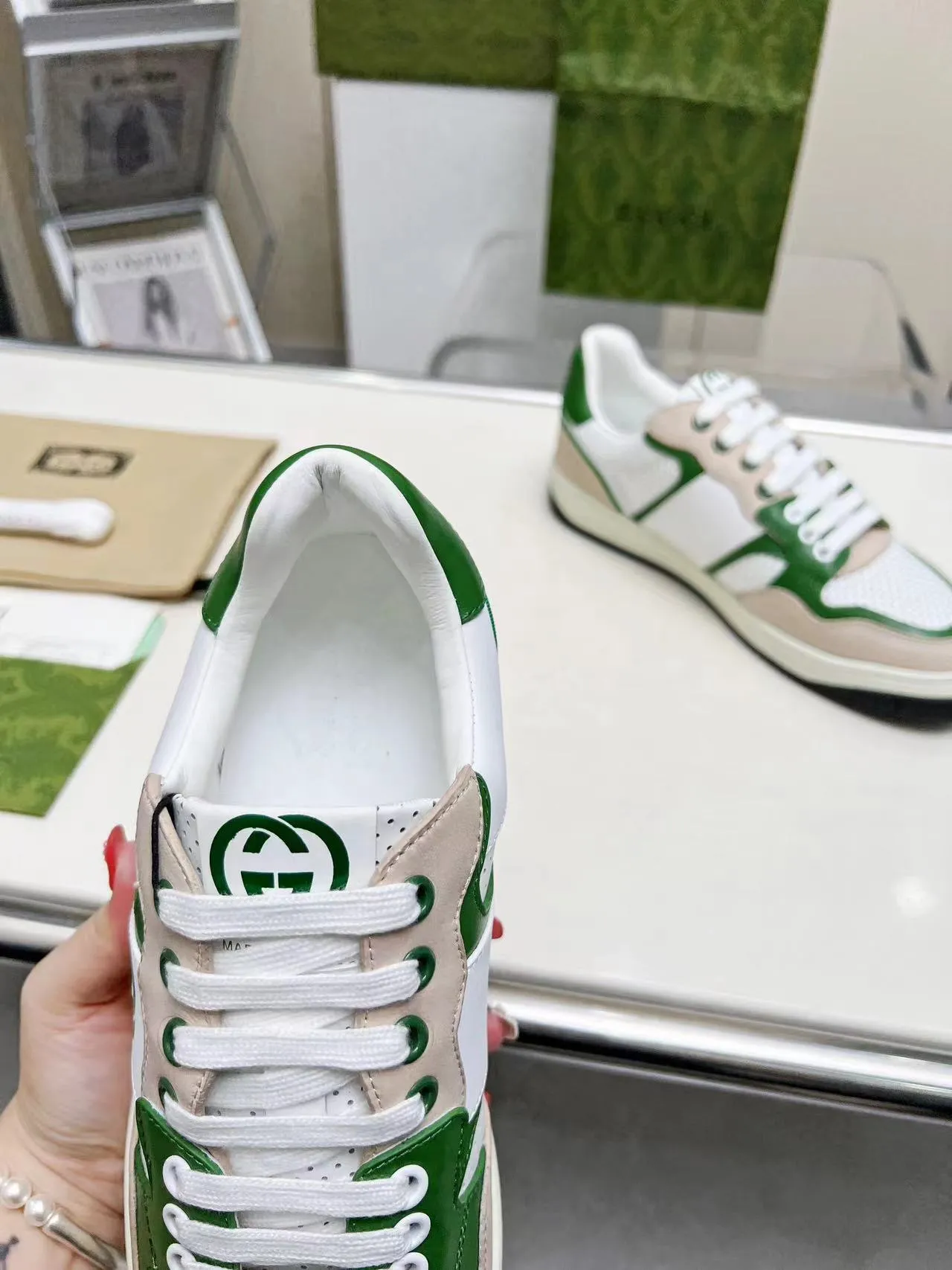 P620 💞💞Gucci G Home’s latest popular sports shoes, couple’s style, casual, retro white shoes 🌸🌸🌸 New popular series. The exquisite and compact interlocking double G logo romantically interprets the aesthetic concept of this series. Made of off-white leather, retro inspiration is cleverly blended into the sneaker design to reinterpret the brand logo. Exquisitely packaged at the delivery counter 🛍📦 ▪️Fabric: Original custom-made imported first-layer cowhide leather ▪️Lining: Original custom-made imported cowhide lining ▪️Outsole: Original molded two-color TPU outsole ▪️Size: Women's 35-40 / Men's 39-45